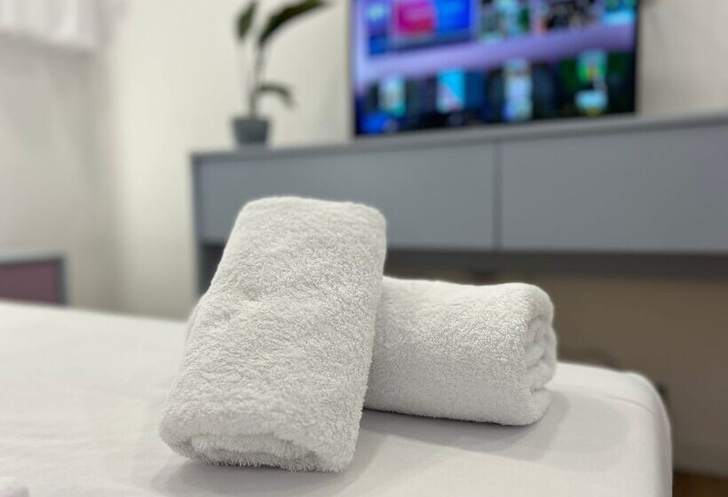 בית מלון כפרי Tirana Square