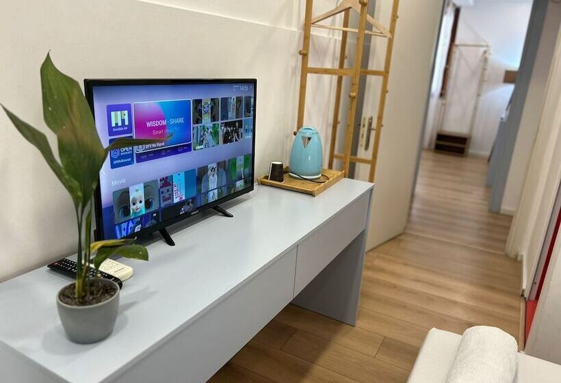 בית מלון כפרי Tirana Square