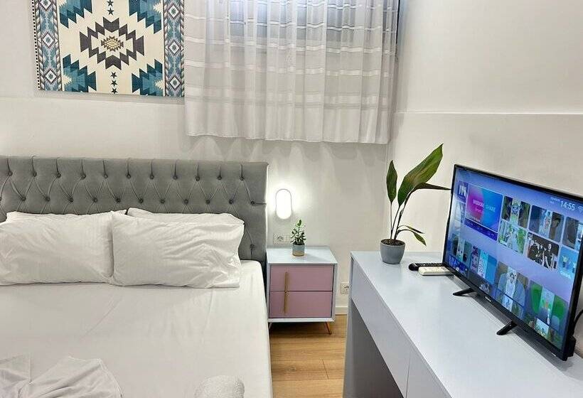 בית מלון כפרי Tirana Square