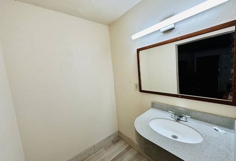 מוטל Economy Inn