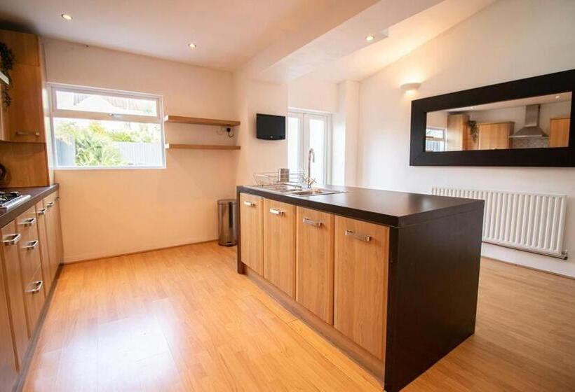 膳宿费 Burnaby S Home, By Home Host, Free On Street Parking