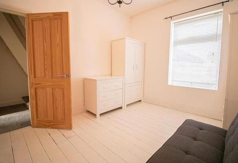 膳宿费 Burnaby S Home, By Home Host, Free On Street Parking