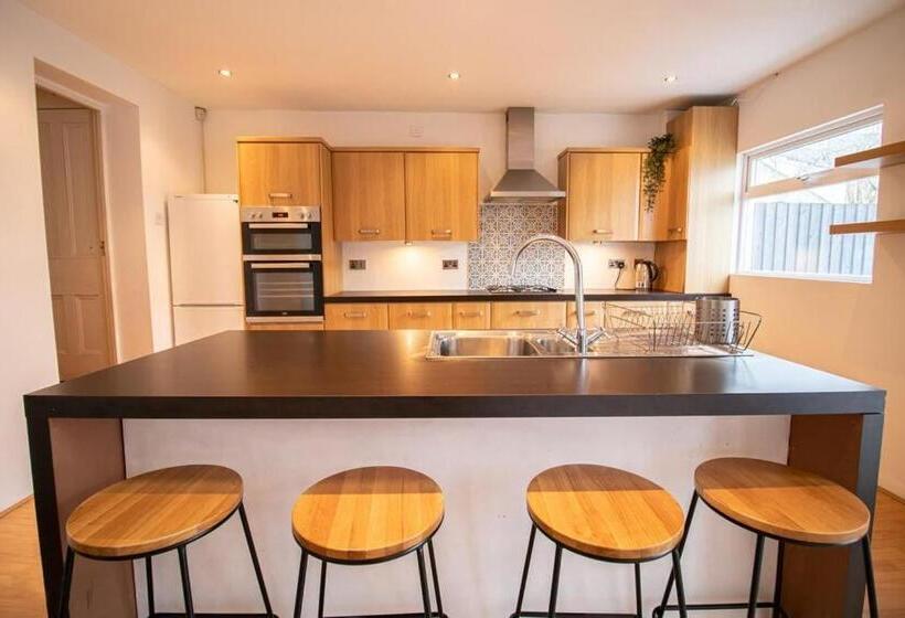 膳宿费 Burnaby S Home, By Home Host, Free On Street Parking