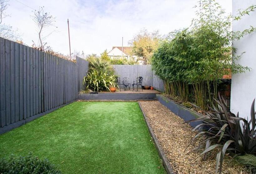 膳宿费 Burnaby S Home, By Home Host, Free On Street Parking