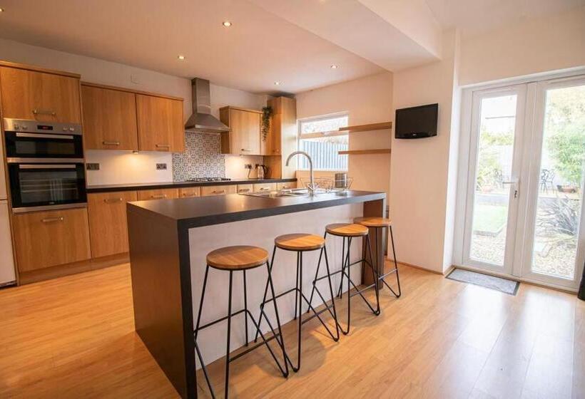 膳宿费 Burnaby S Home, By Home Host, Free On Street Parking