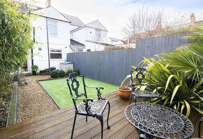 膳宿费 Burnaby S Home, By Home Host, Free On Street Parking