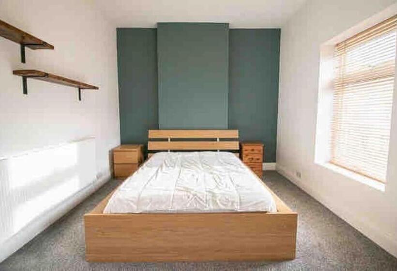 膳宿费 Burnaby S Home, By Home Host, Free On Street Parking