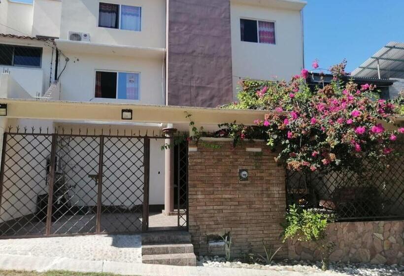 ペンション Casa Shambieda