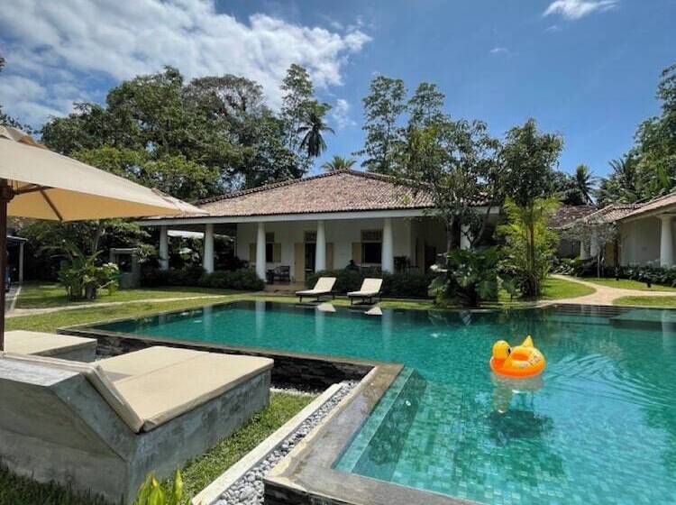 펜션 Claire Villa By Younger Villas & Resorts