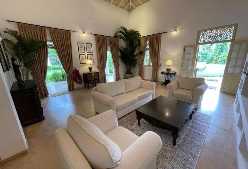 펜션 Claire Villa By Younger Villas & Resorts