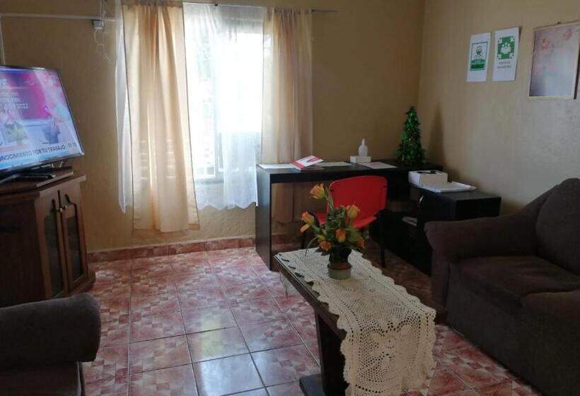 بنسيون Laura Hostal