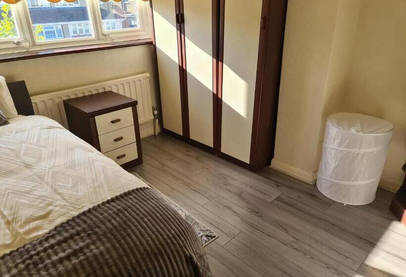 بنسيون Mesa Property Services