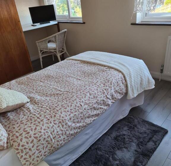 بنسيون Mesa Property Services