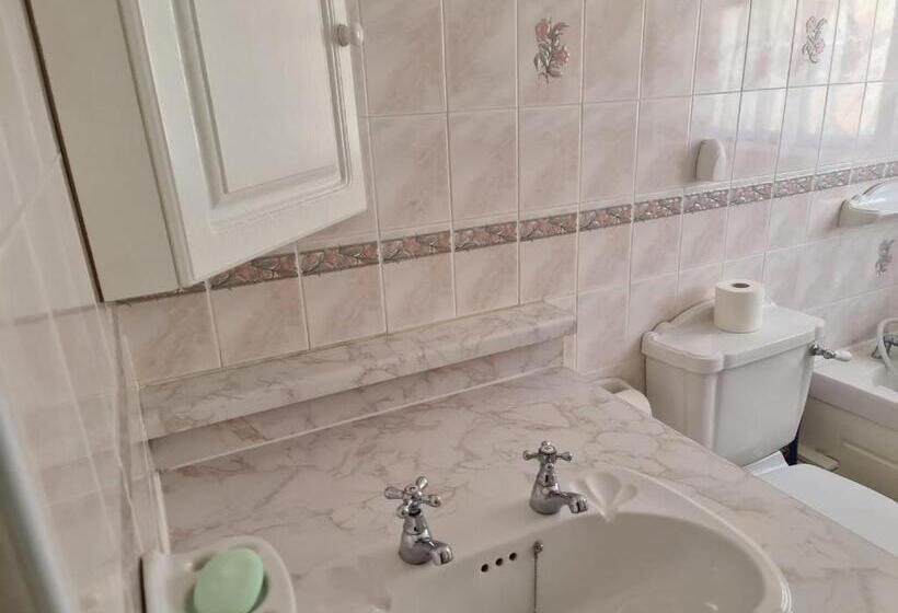 بنسيون Mesa Property Services