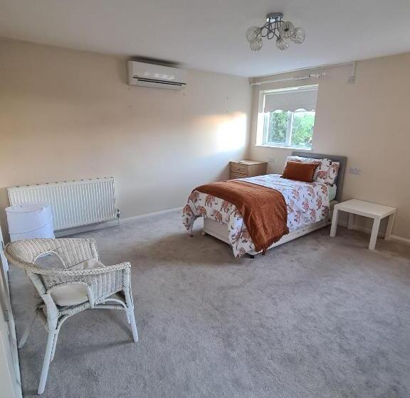 بنسيون Mesa Property Services