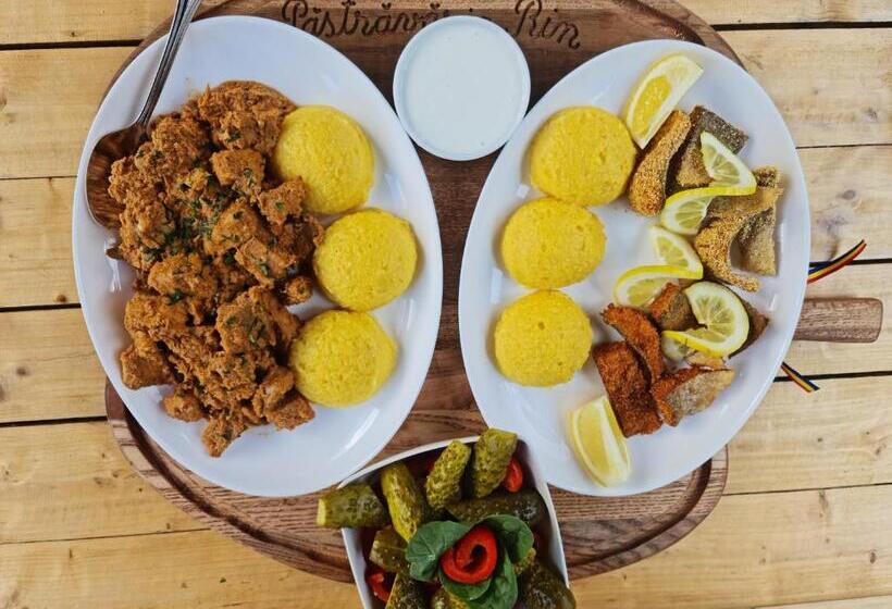 Пансион Pastravaria Rin