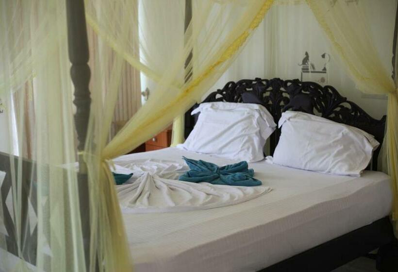 Пансион Thushari Villa