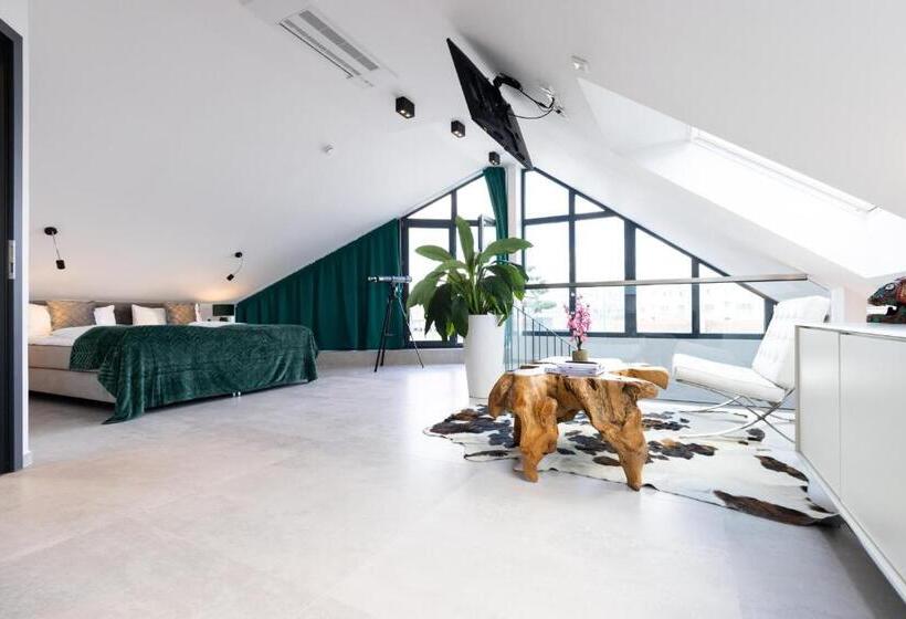 The Penthouse At Eco Smart Apartments