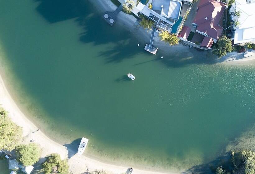 هاستل Nomads Noosa