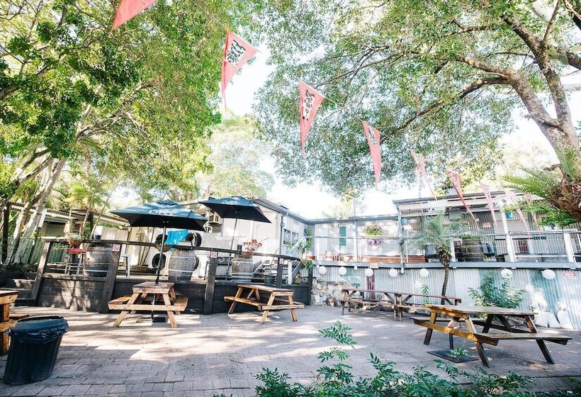 Общежитие Nomads Noosa