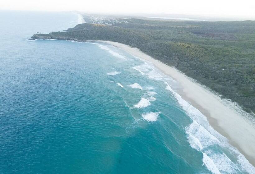 Общежитие Nomads Noosa