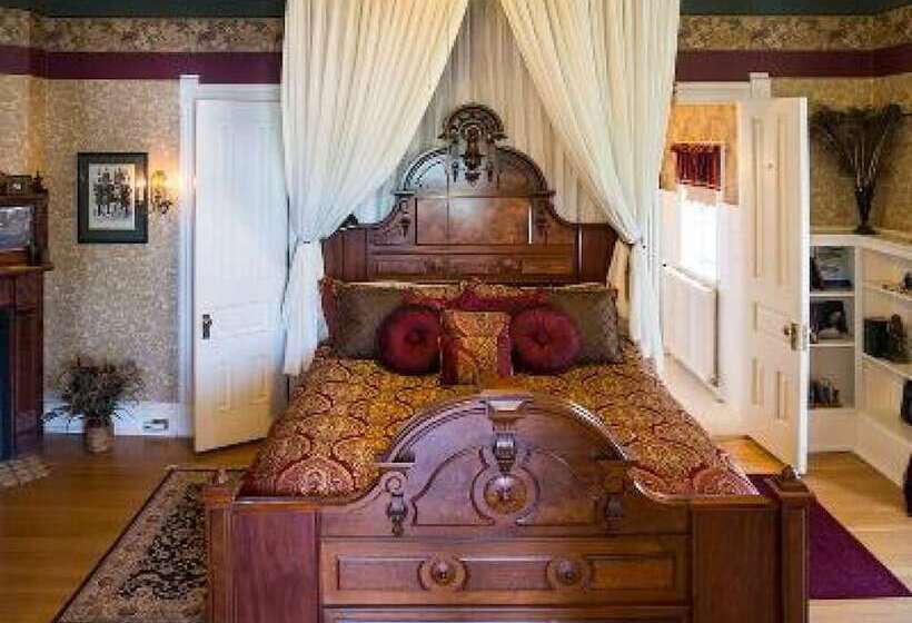 Alexander Mansion Bed & Breakfast