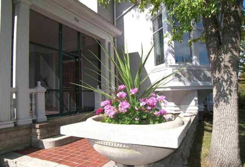 Alexander Mansion Bed & Breakfast