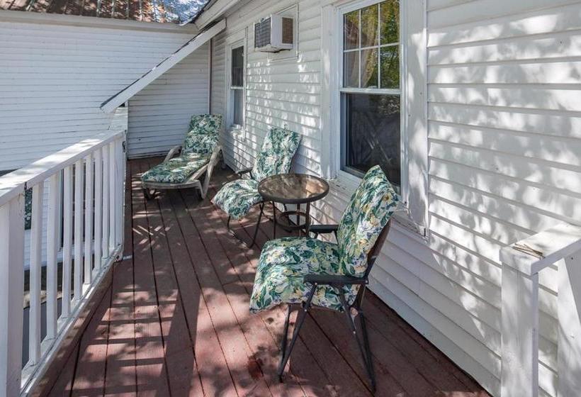 مبيت وإفطار Augustus Bove House