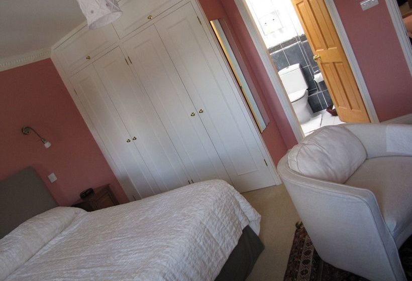 Bed and Breakfast Austons Down