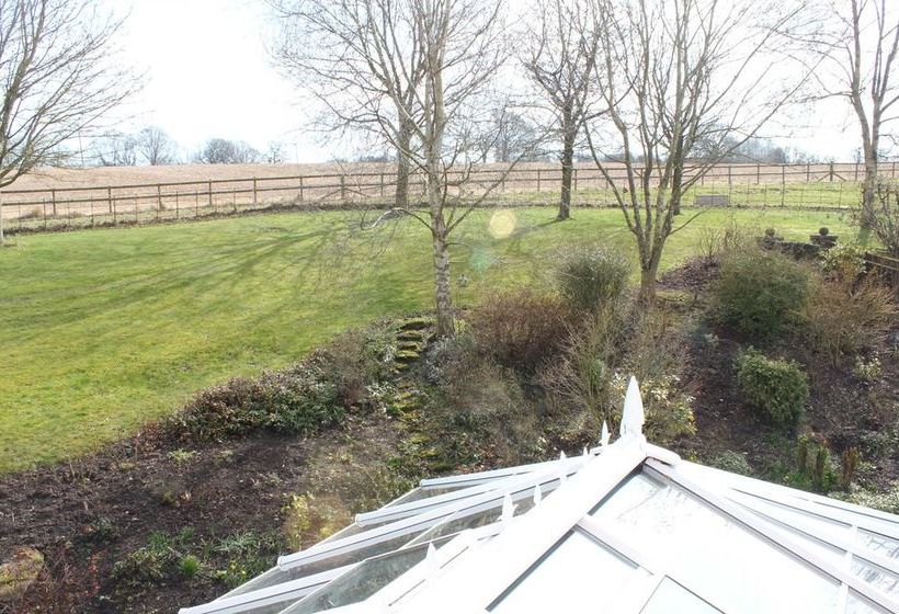 Bed and Breakfast Austons Down