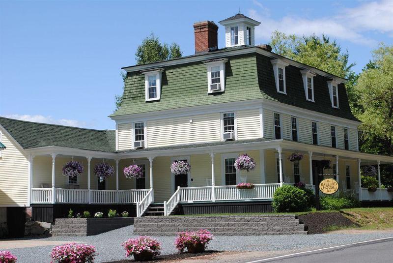 تختخواب و صبحانه Ballard House Inn