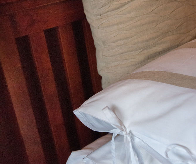 تختخواب و صبحانه Hideaway Haven