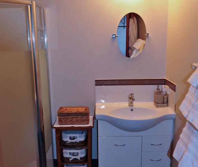 تختخواب و صبحانه Hideaway Haven