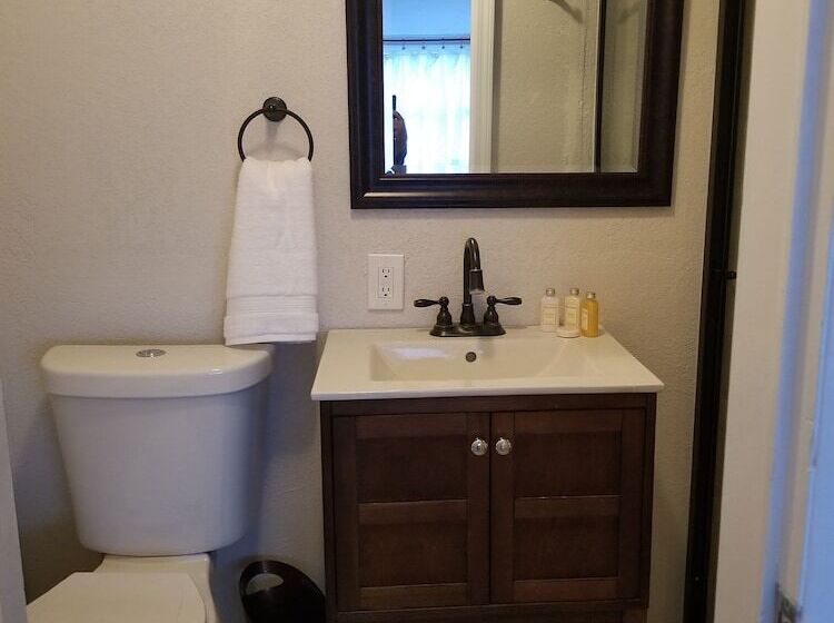 مبيت وإفطار Lily Creek Lodge