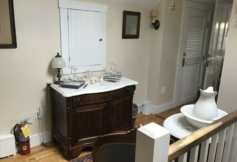 민박 Revere Guest House