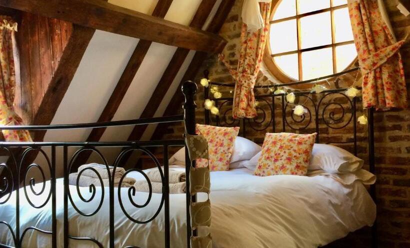 צימר Sanders Yard