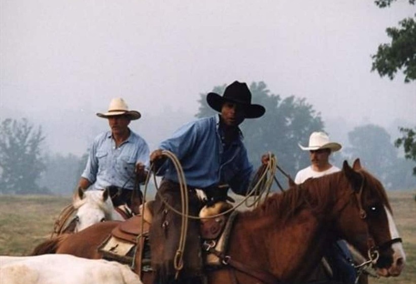 مبيت وإفطار Seventy Four Ranch