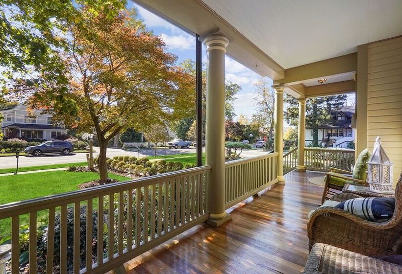 مبيت وإفطار Debary Inn