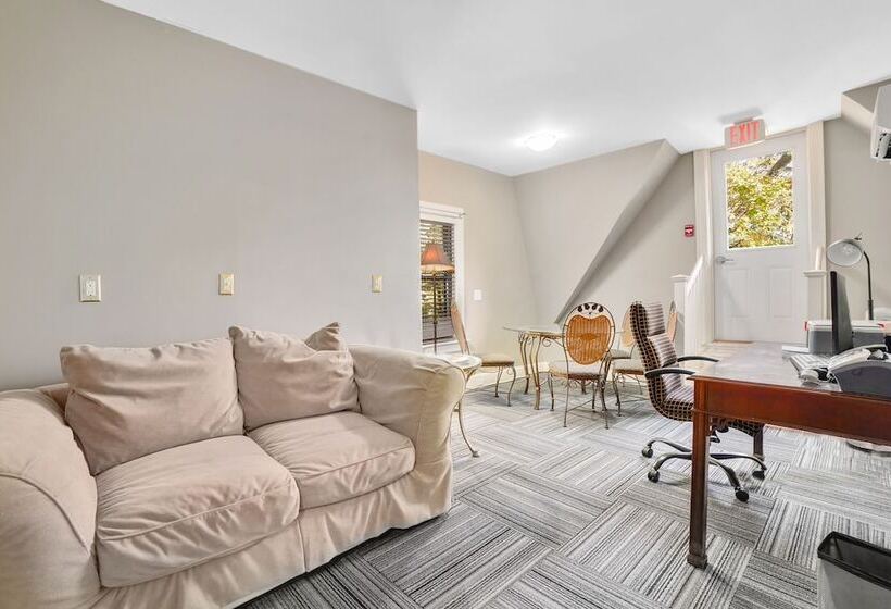 مبيت وإفطار Debary Inn