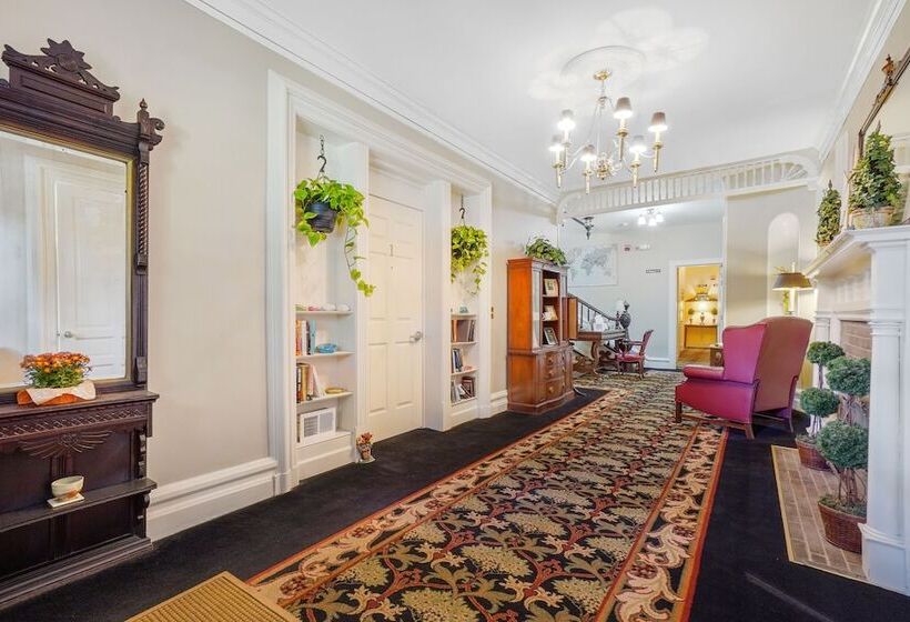 مبيت وإفطار Debary Inn