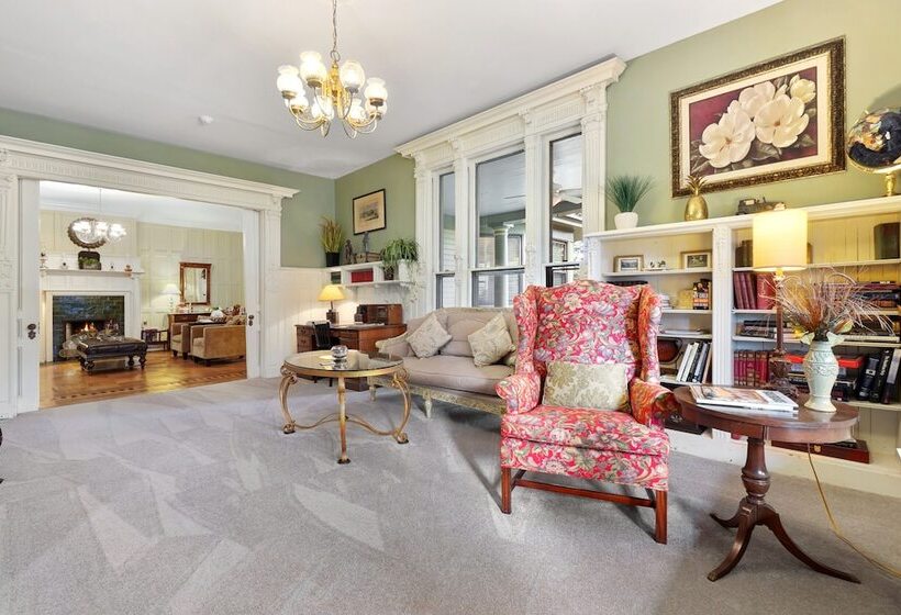 مبيت وإفطار Debary Inn