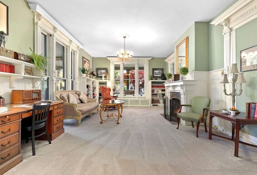 مبيت وإفطار Debary Inn