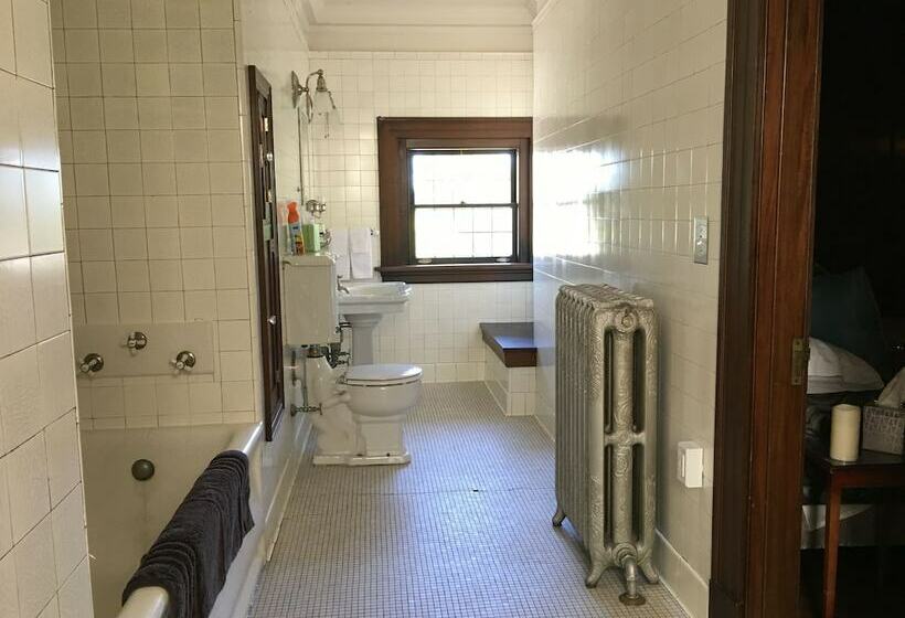 مبيت وإفطار The Inn At Irwin Gardens