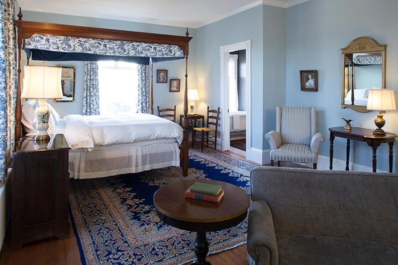 Bed and Breakfast The Manor Inn