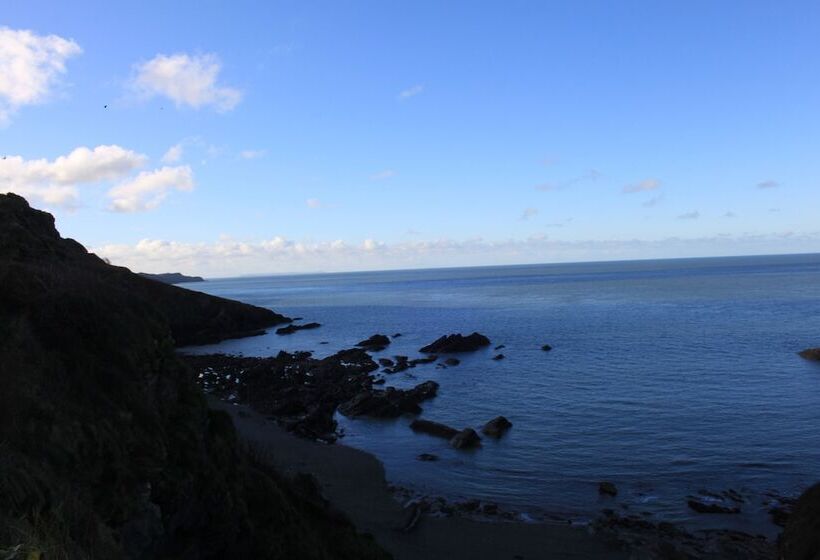 تختخواب و صبحانه The Olive Branch