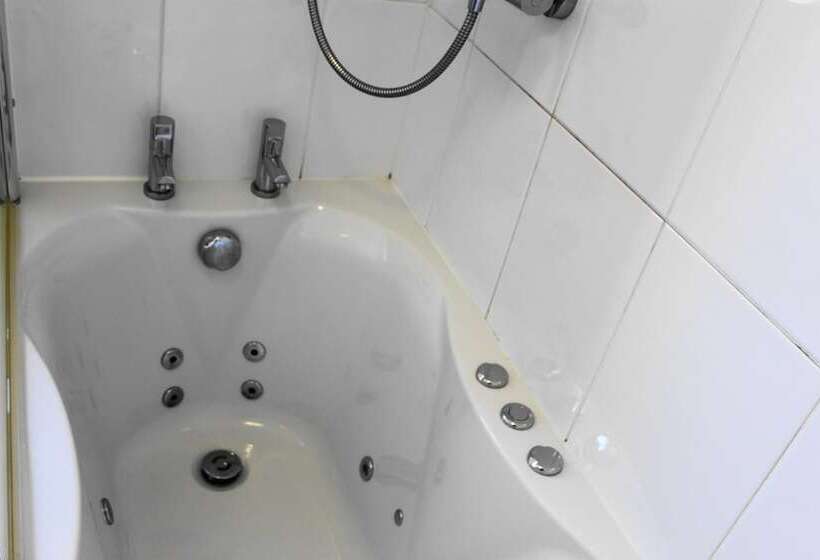 تختخواب و صبحانه The Olive Branch