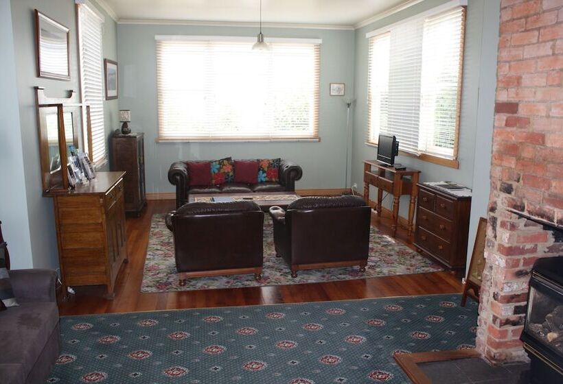 مبيت وإفطار Westbury Gingerbread Cottages