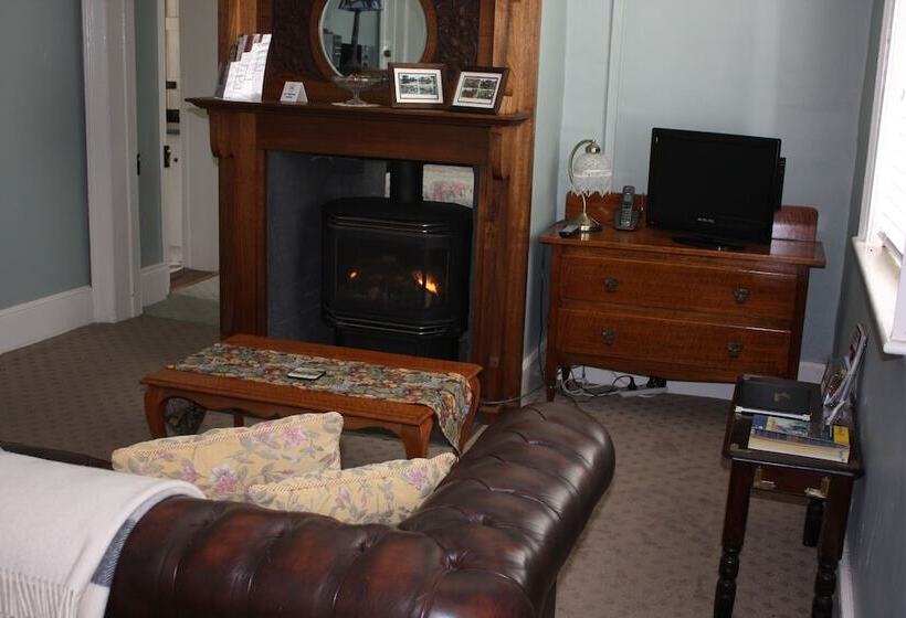 مبيت وإفطار Westbury Gingerbread Cottages