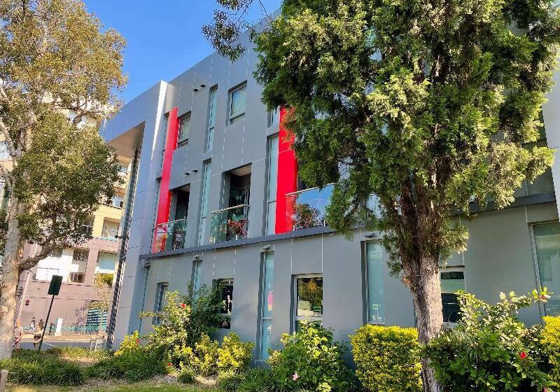 Best Western Plus Camperdown Suites