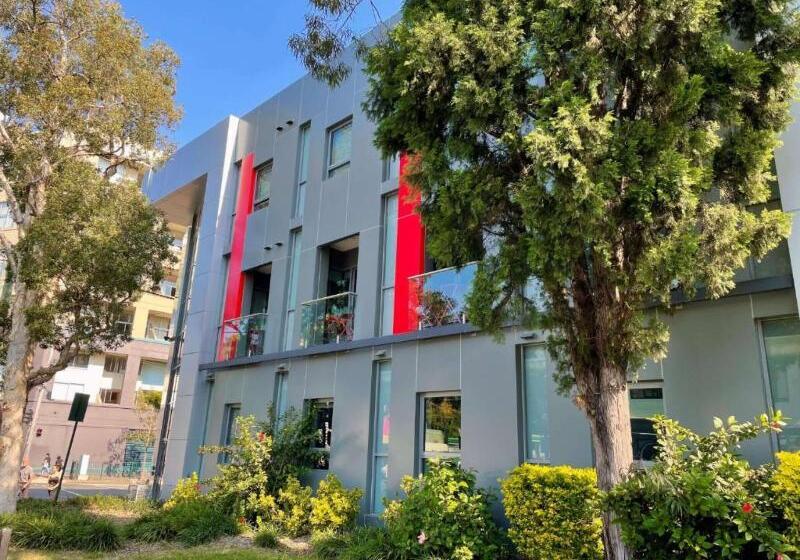 Best Western Plus Camperdown Suites